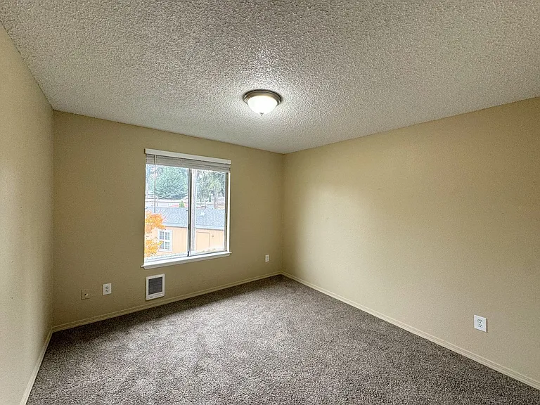 Lincoln Ave Apartments LLC — Photo 10