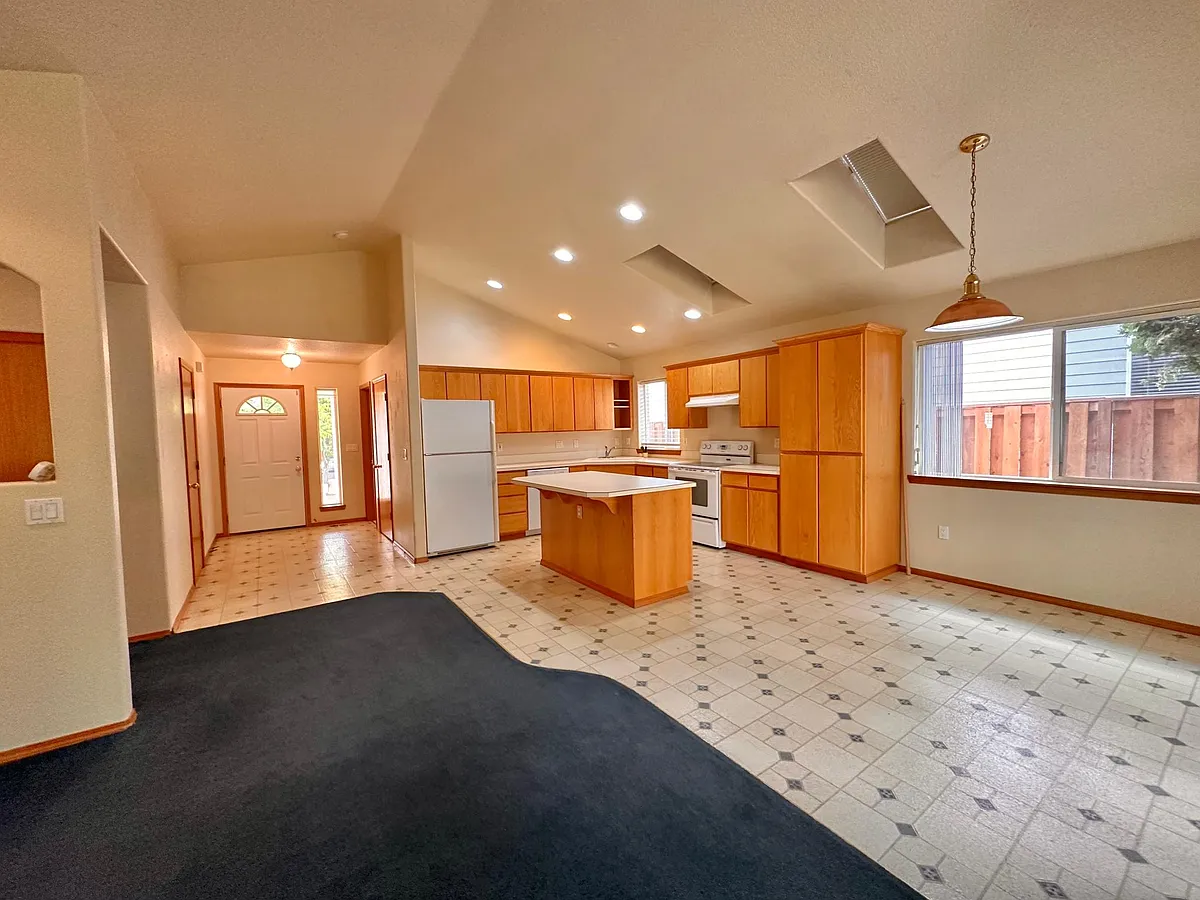 Building Photo - 975 NW Anjni Cir