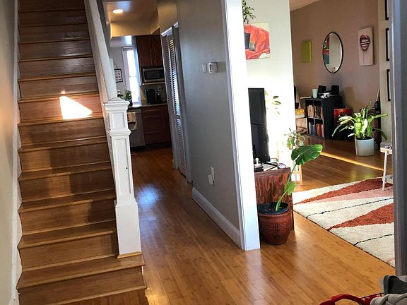 Front entrance, living room to right.
Apartment is not furnished.