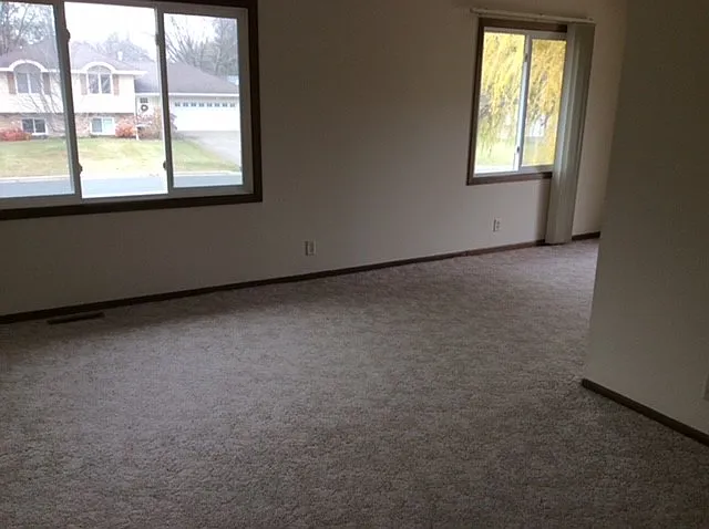 1460 Meadow Ln — Photo 3