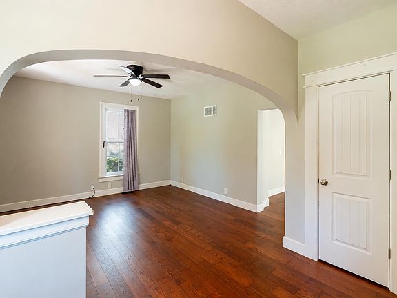 4th image of 706 W Ash St