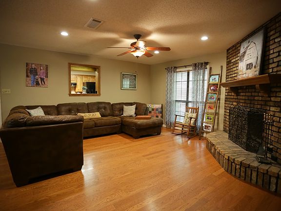 3rd image of 105 Pinecrest Dr