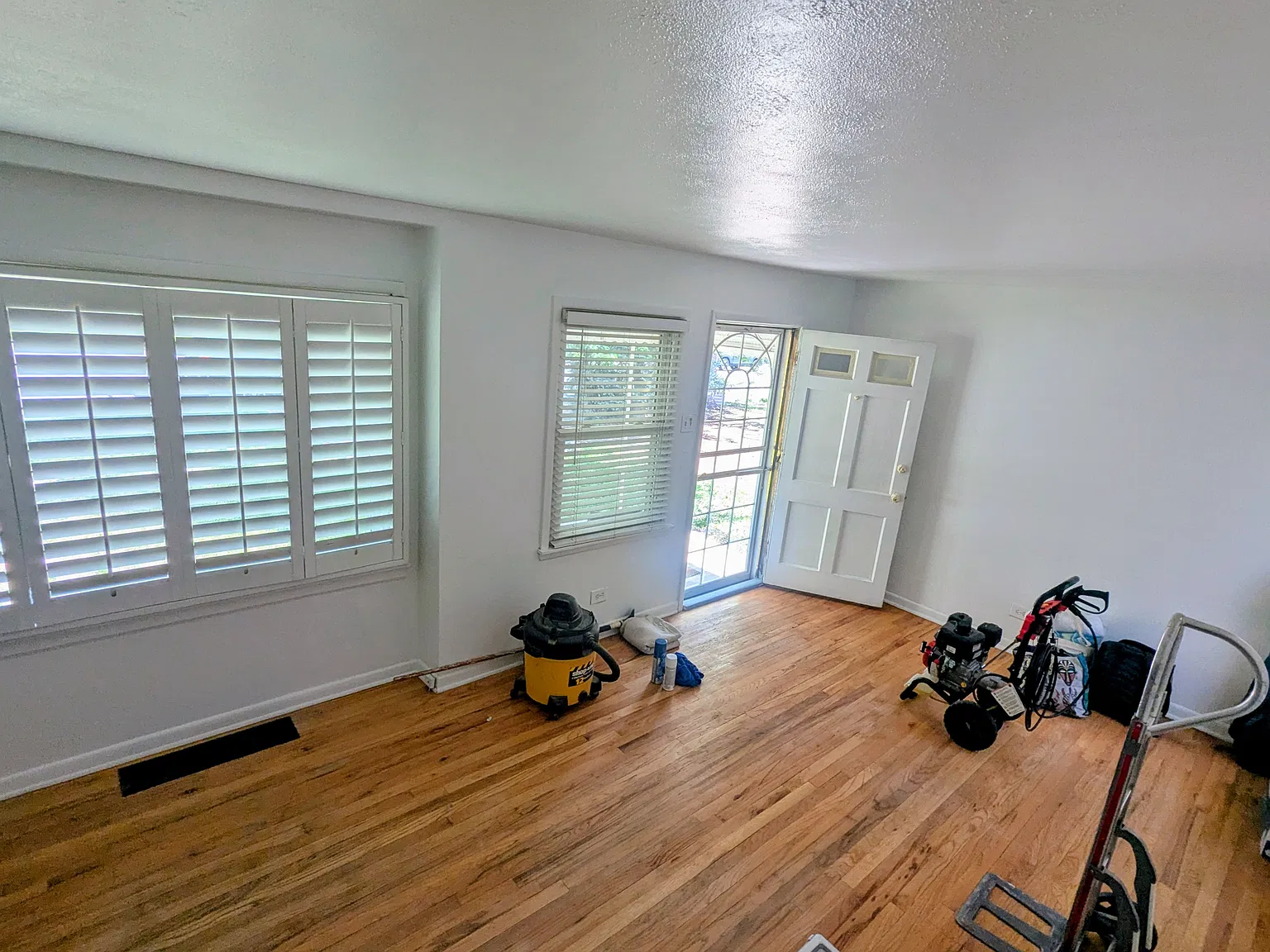 2 bed, 726 sqft, $2,200 — Photo 2
