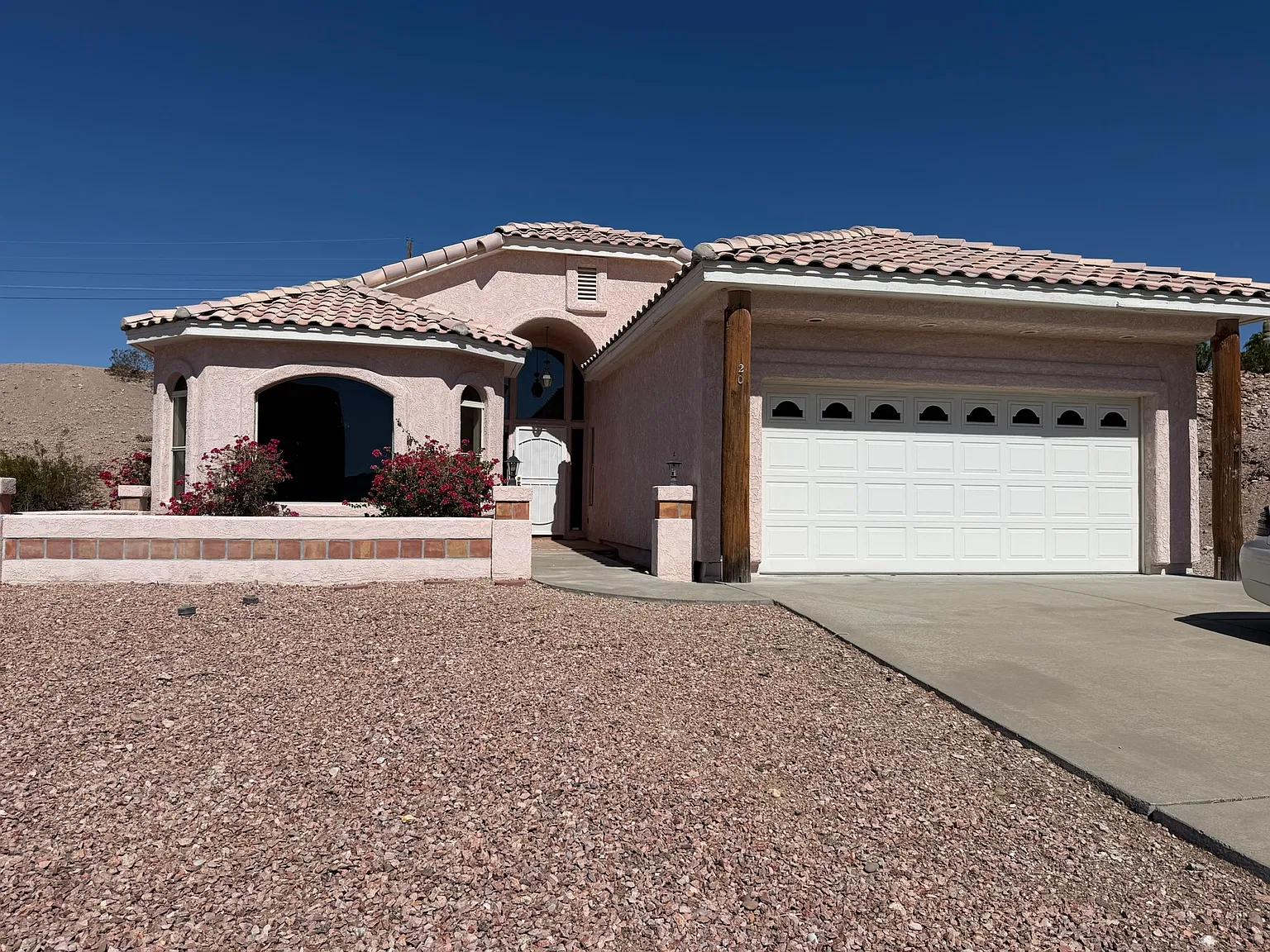 3 bed, 2031 sqft, $2,000 — Photo 1