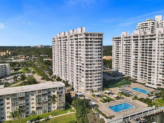 5th image of 18031 Biscayne Blvd APT 1403