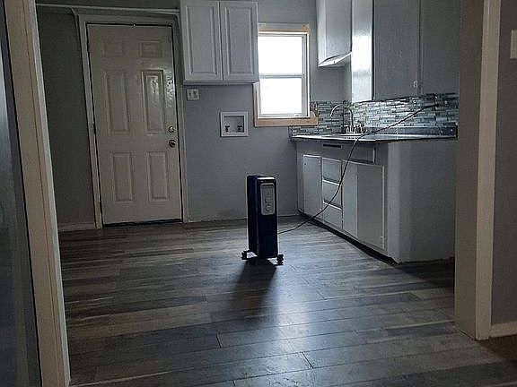 2nd image of 3200 Hill Ave