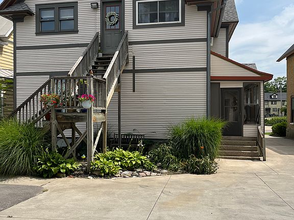 Rear view of back entry to the apartment