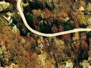 25 Tappen Dr, Melville, NY 11747