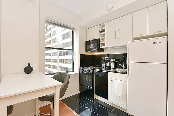 Rented by Global Realty Opportunities | media 19