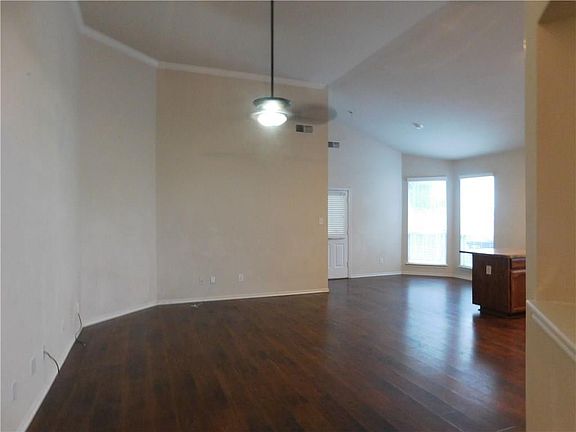 2nd image of 1136 Blackburn Dr