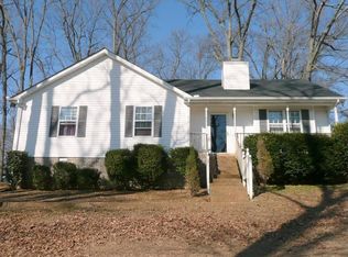 1012 Lockwall Dr, Chapmansboro, TN 37035