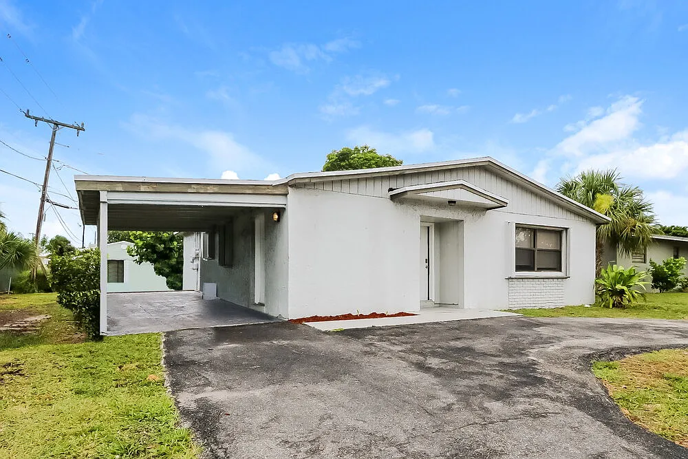 4 bed, 2.0 bath, 1314 sqft, $4,050 — Photo 3