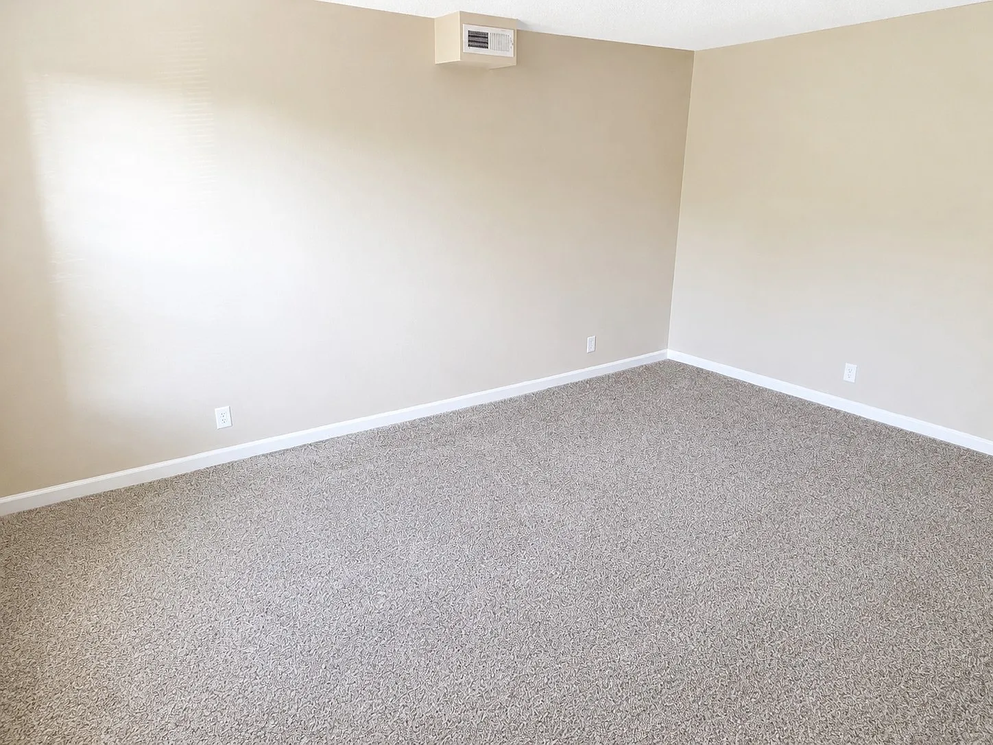 2 bed, 970 sqft, $1,400 — Photo 3