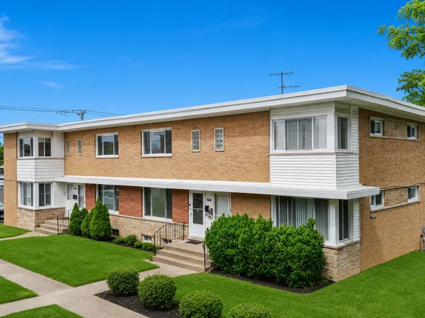 4864 Carol St #B, Skokie, IL 60077