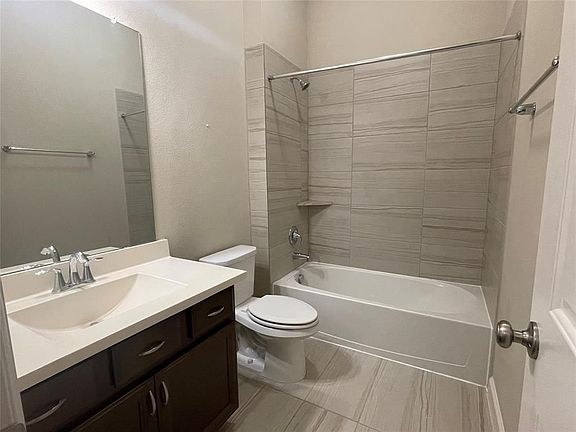 3rd image of 262 Pleasant Hill Way
