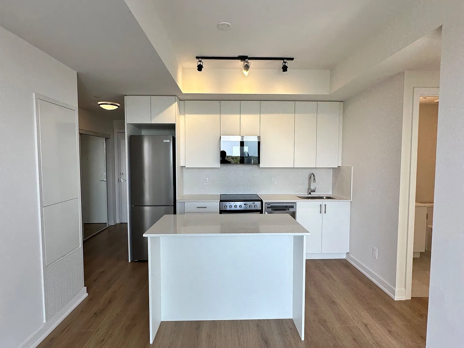 1 bed, $2,100 — Photo 4