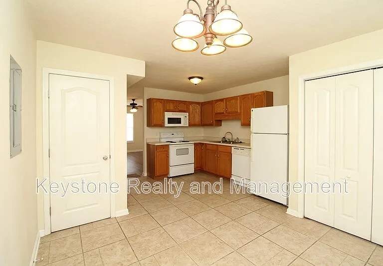 2300 Raleigh Ct #3 — Photo 2