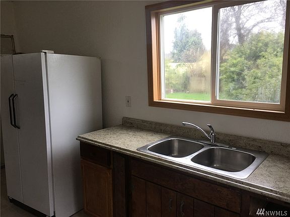 4th image of 1023 W Marion St