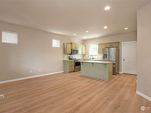4th image of 519 Meadowwood Drive SW