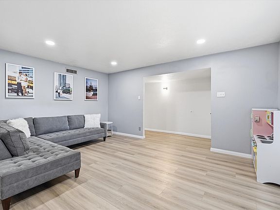 5th image of 5108 Brandenburg Ln