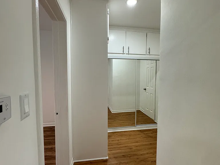 1401 Havenhurst Dr #6 — Photo 17