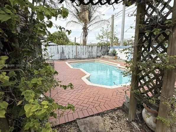 1020 SW 81st Terrace, North Lauderdale, FL 33068