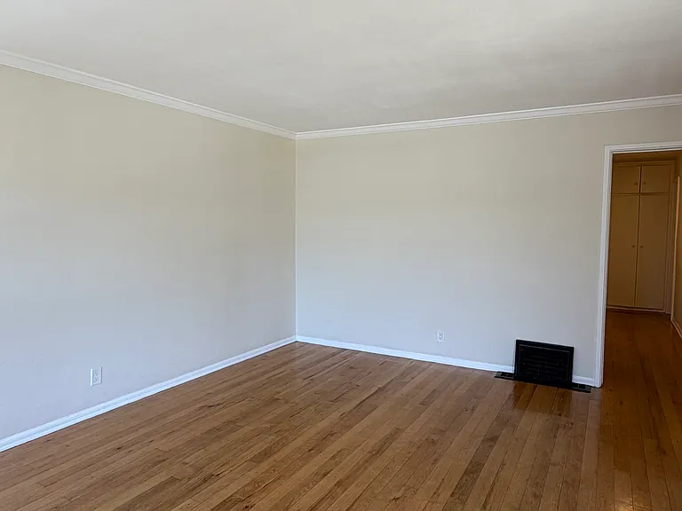 3850 Wade St — Photo 4