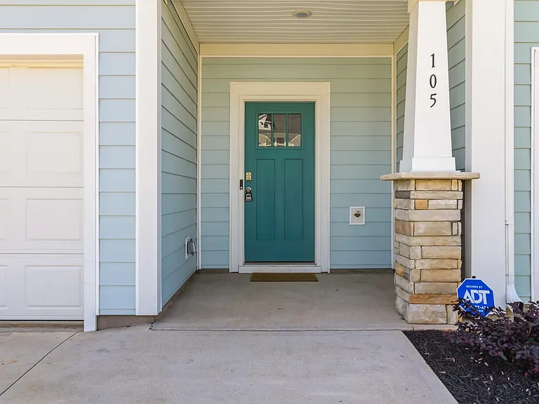 105 Cobden Ct — Photo 5