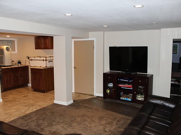 3rd image of 275 Grange St
