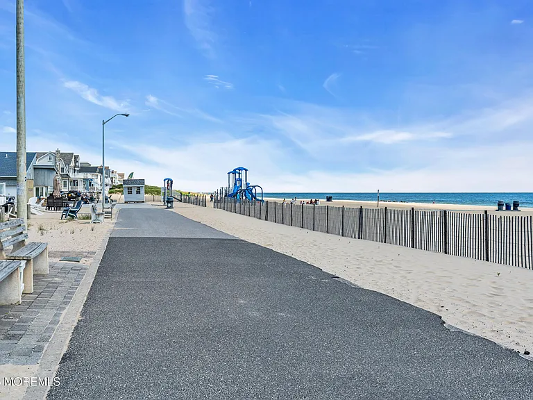 115 Beachfront — Photo 7