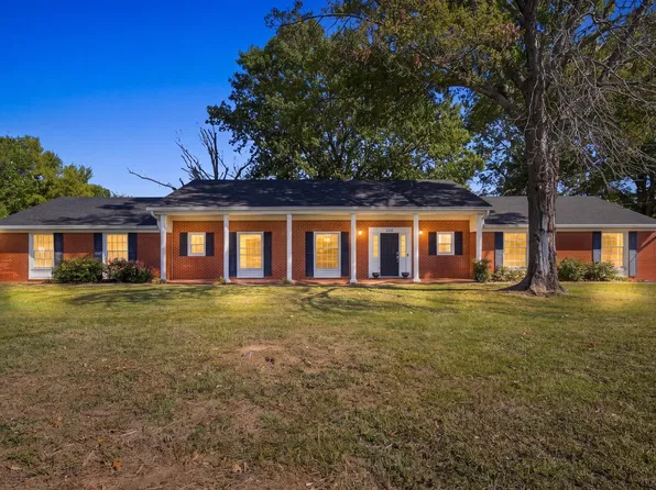 1936 Memorial Dr, Claremore, OK 74017