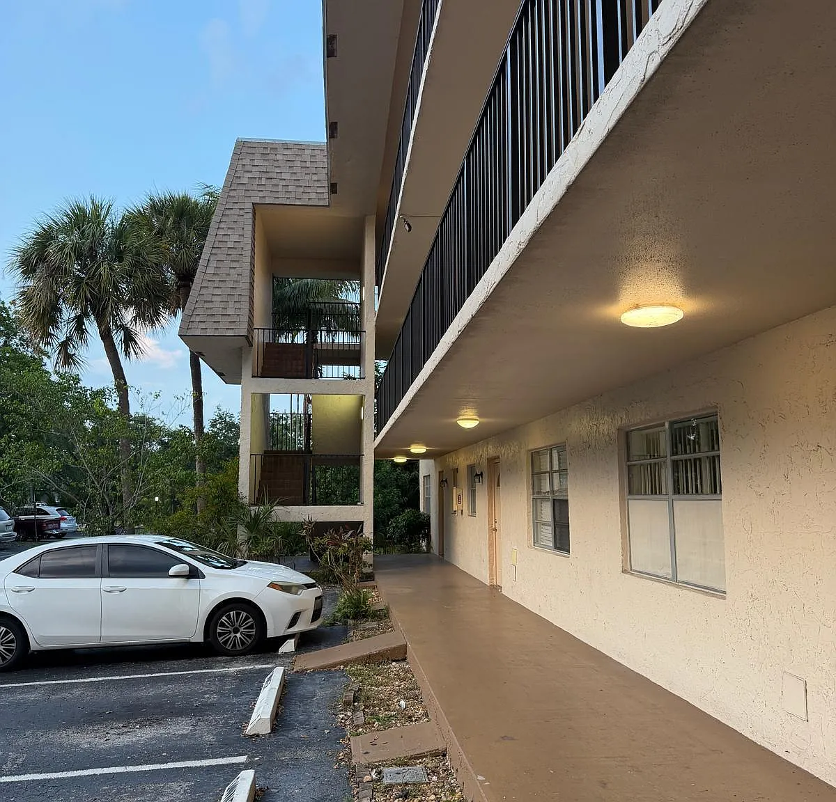 2 bed, 2.0 bath, 960 sqft, $1,900 — Photo 1