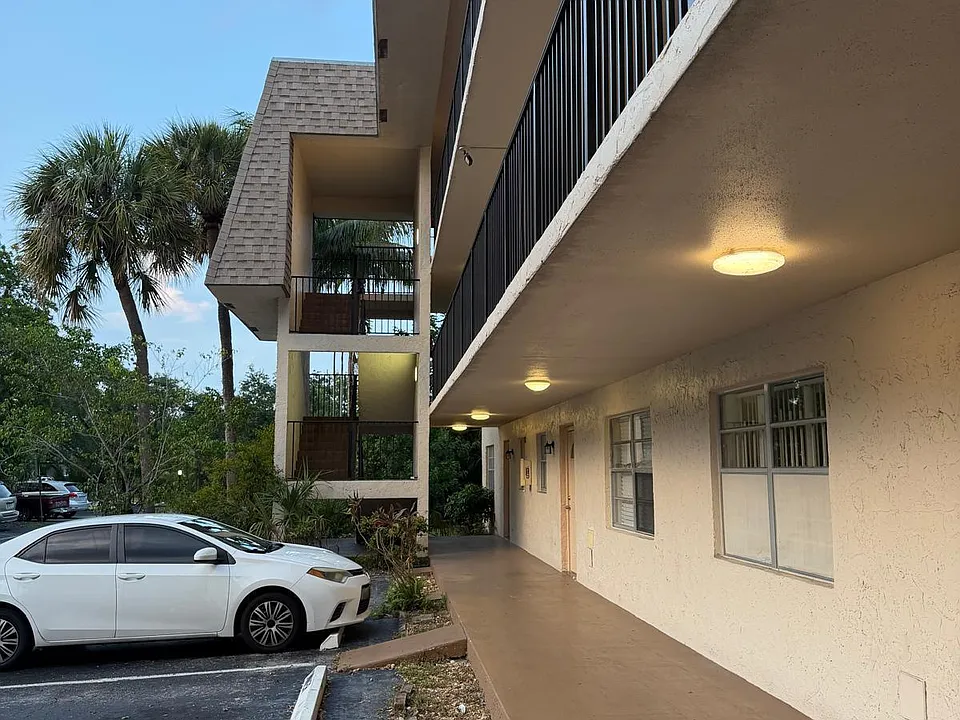 615 S State Road 7 #1D