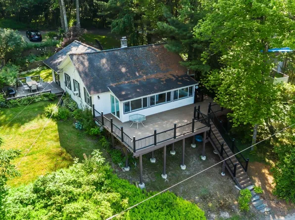 81 Upper Woodside Dr, Brackney, PA 18812