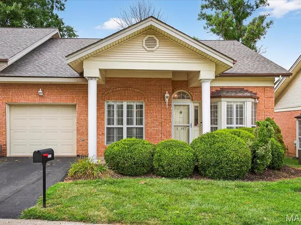10947 Village Grove Dr, Saint Louis, MO 63123