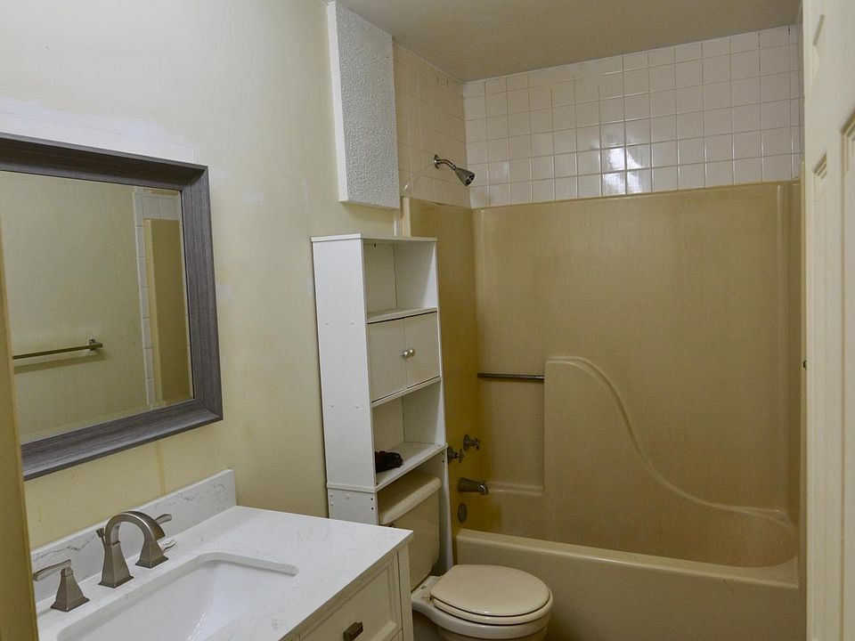 Full Bath upstairs, walls will be gray
