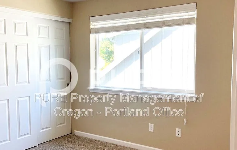 2806 Raymond St — Photo 8