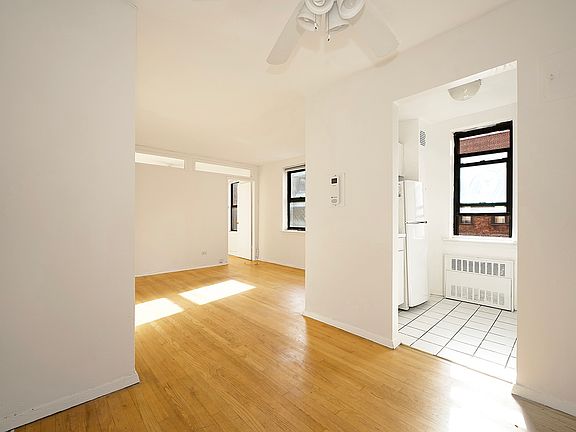 3rd image of 200 E 28th St APT 6H