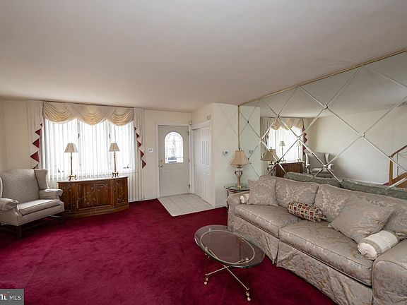 3rd image of 8648 Rugby St