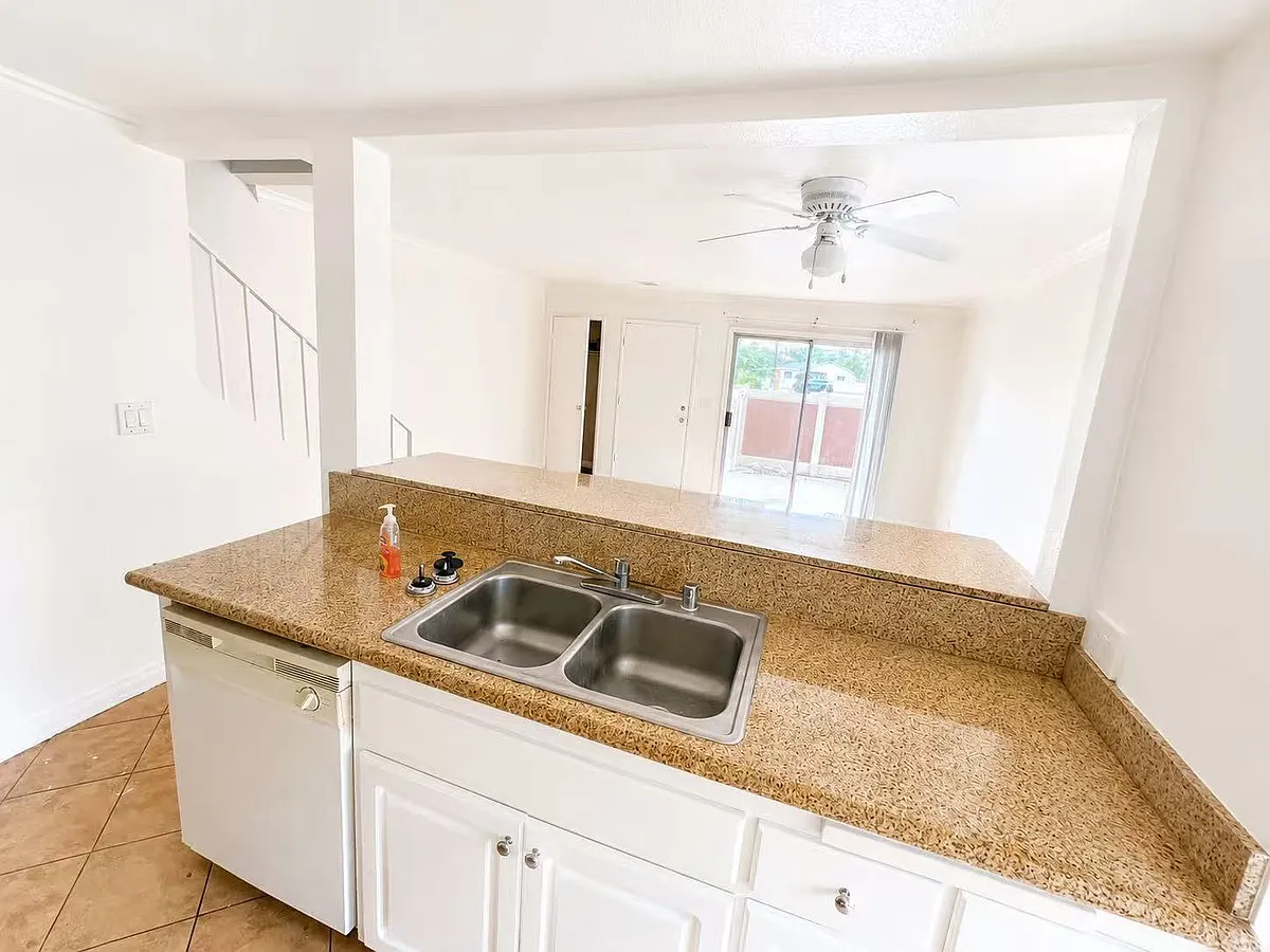 Building Photo - 1460 Kendall Dr #59