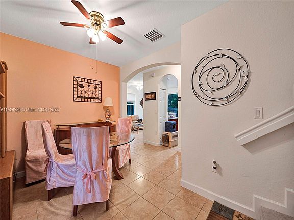 5th image of 2884 SE 2nd Dr Unit 4