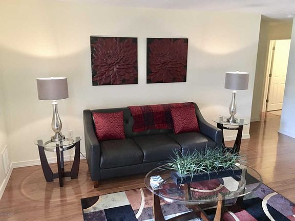 5th image of 107 Foxfire Dr