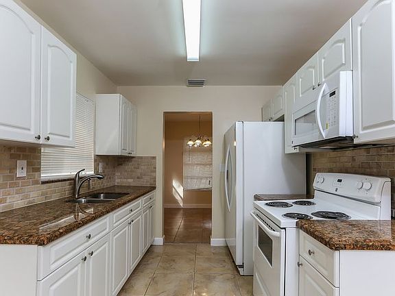 5th image of 100 NW 207th St