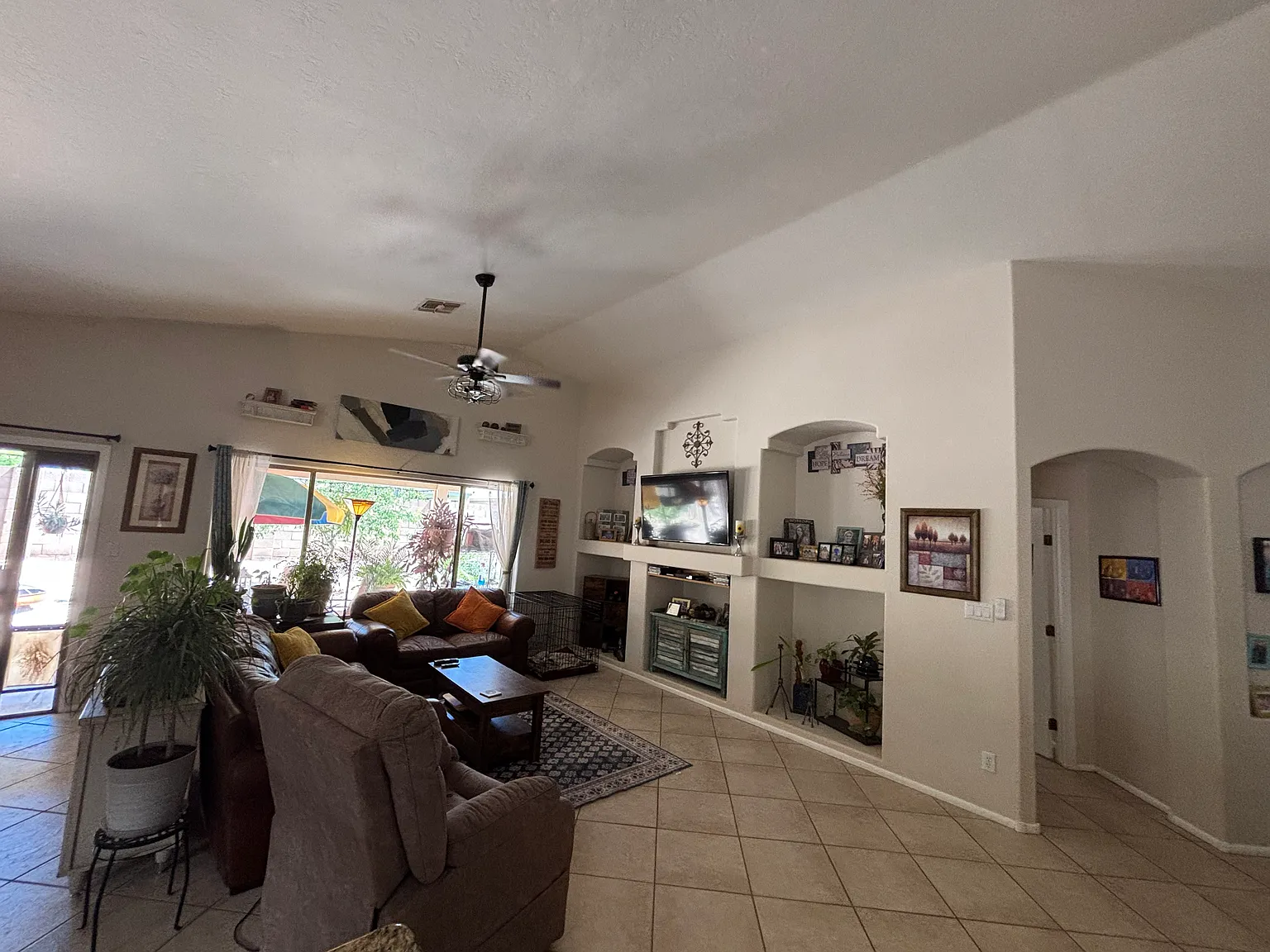 4 bed, 1903 sqft, $2,400 — Photo 4