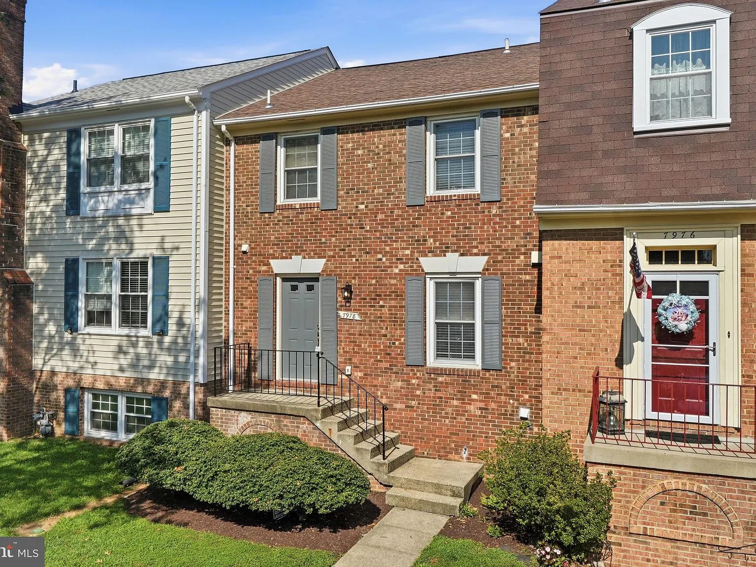 3 bed, 4.0 bath, 2276 sqft, $3,100 — Photo 2