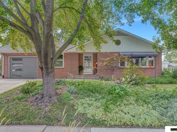 857 N 42nd St, Lincoln, NE 68503