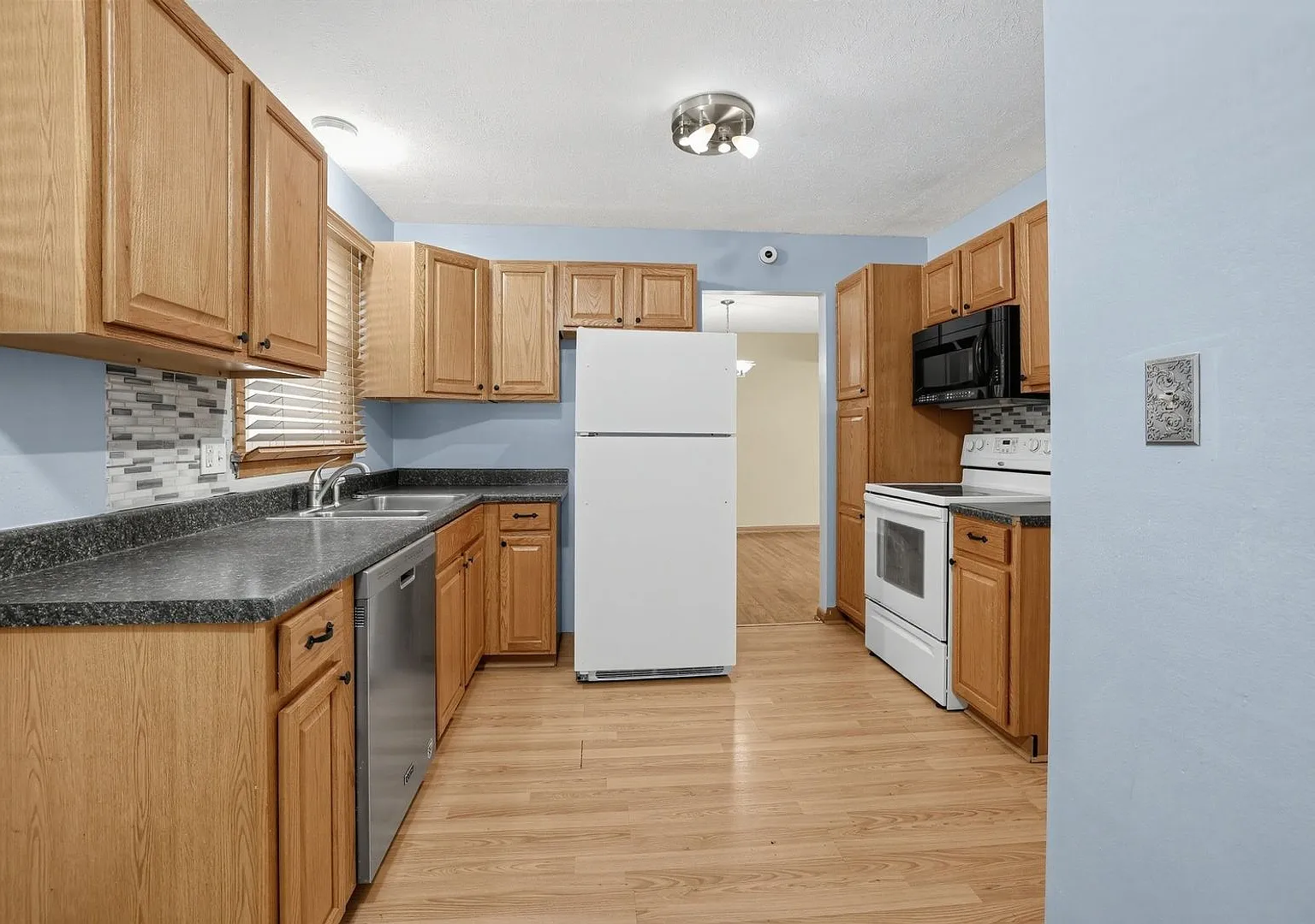 Charming 3BR House in Cleveland — Photo 2
