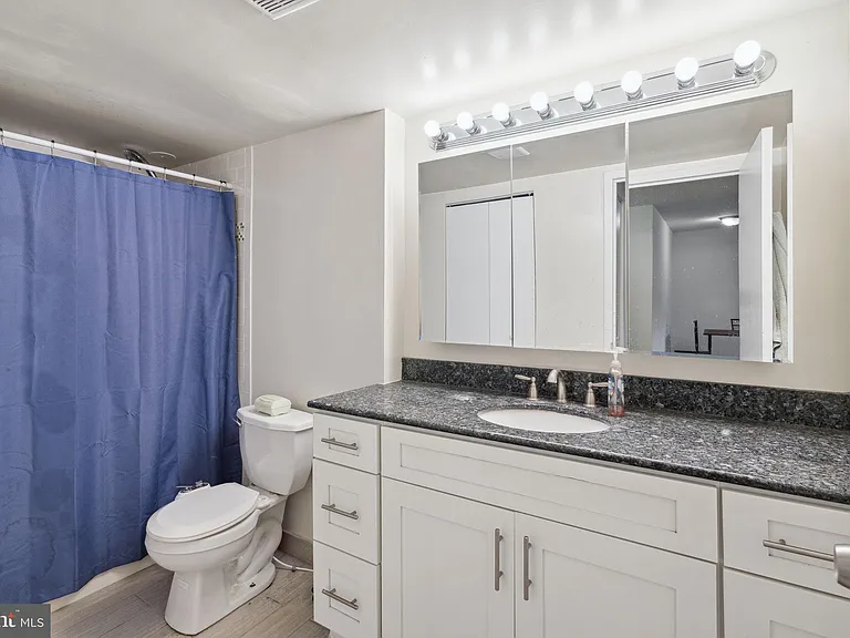 1420 Locust St #8O — Photo 9