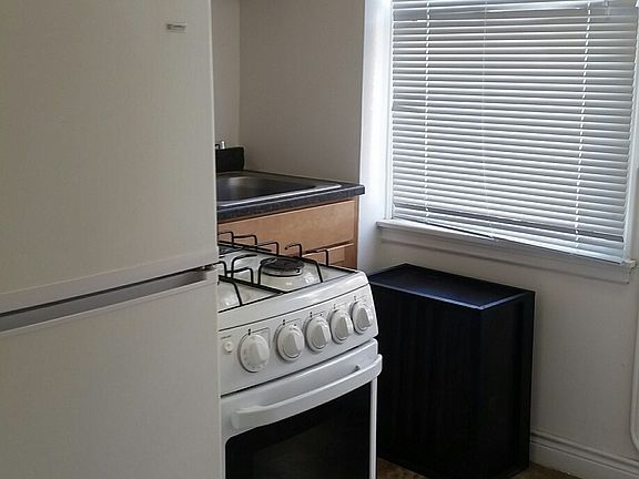 2nd image of 1611 Clay St APT 2