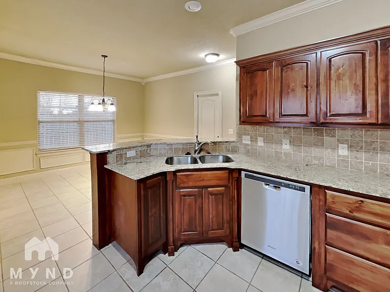 100 NE Larkspur Ln — Photo 8